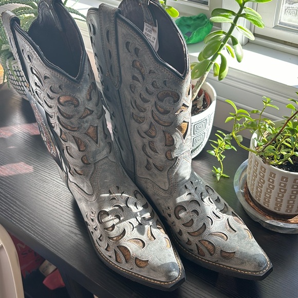 NWT gorgeous cow boy boots - Picture 1 of 5